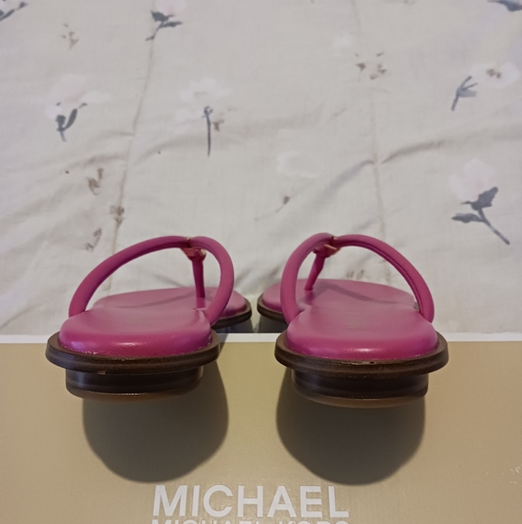 Michael Kors Annie Thong Sandals - Picture 8 of 14